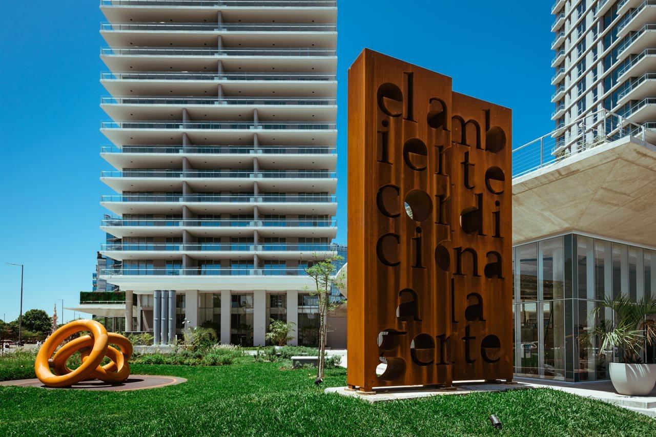 Hotel Sls Buenos Aires Puerto Madero Exteriér fotografie The sculpture in 2012
