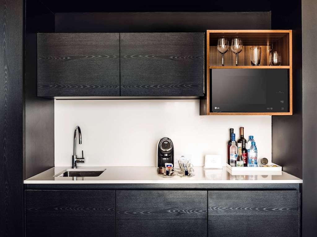 Hotel Sls Buenos Aires Puerto Madero Pokoj fotografie A wet bar in a hotel room